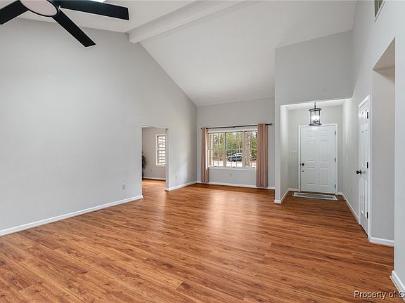 5th image of 102 Loxley Ln