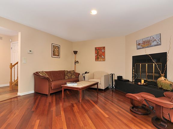4th image of 25 Old Mill Ln