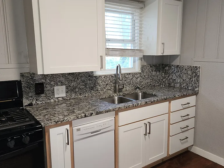 2300 W Lowden St — Photo 12