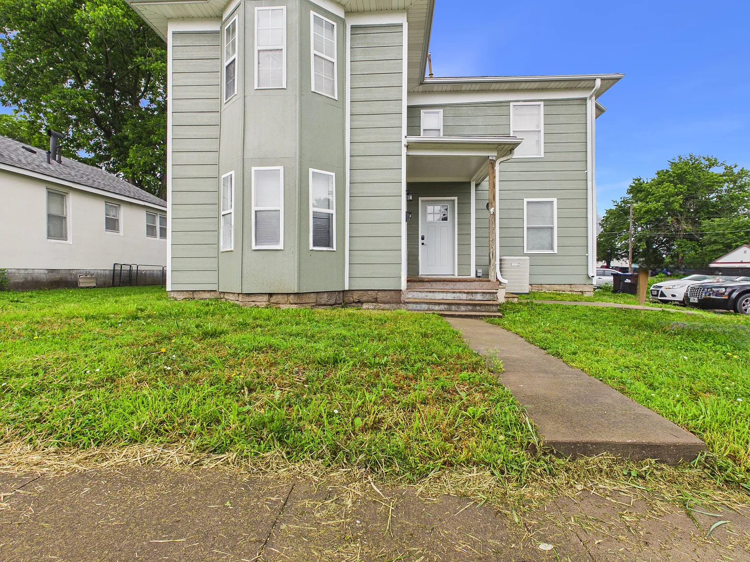 6 bed, 1743 sqft, $2,100 — Photo 3
