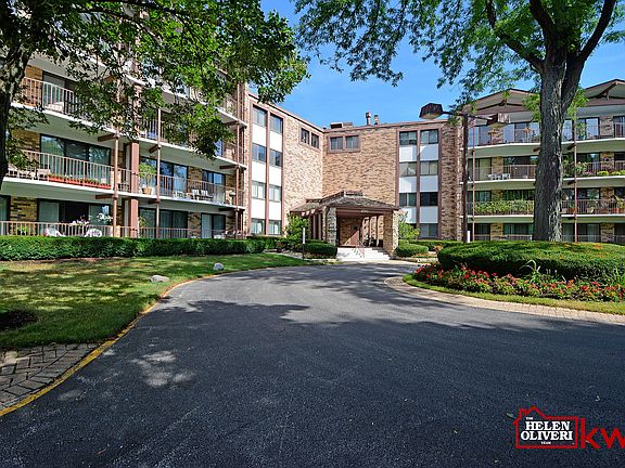 2nd image of 250 W Parliament Pl APT 212
