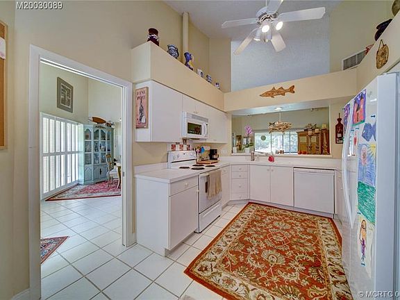 5th image of 2414 SW Foxpoint Trl
