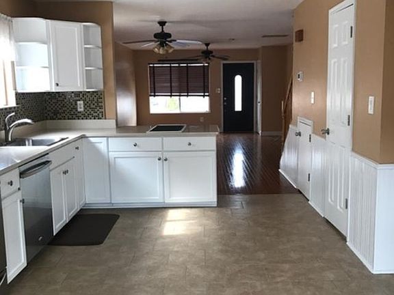 3rd image of 15 Bentley Ln