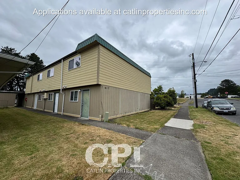 917 Cedar St — Photo 1