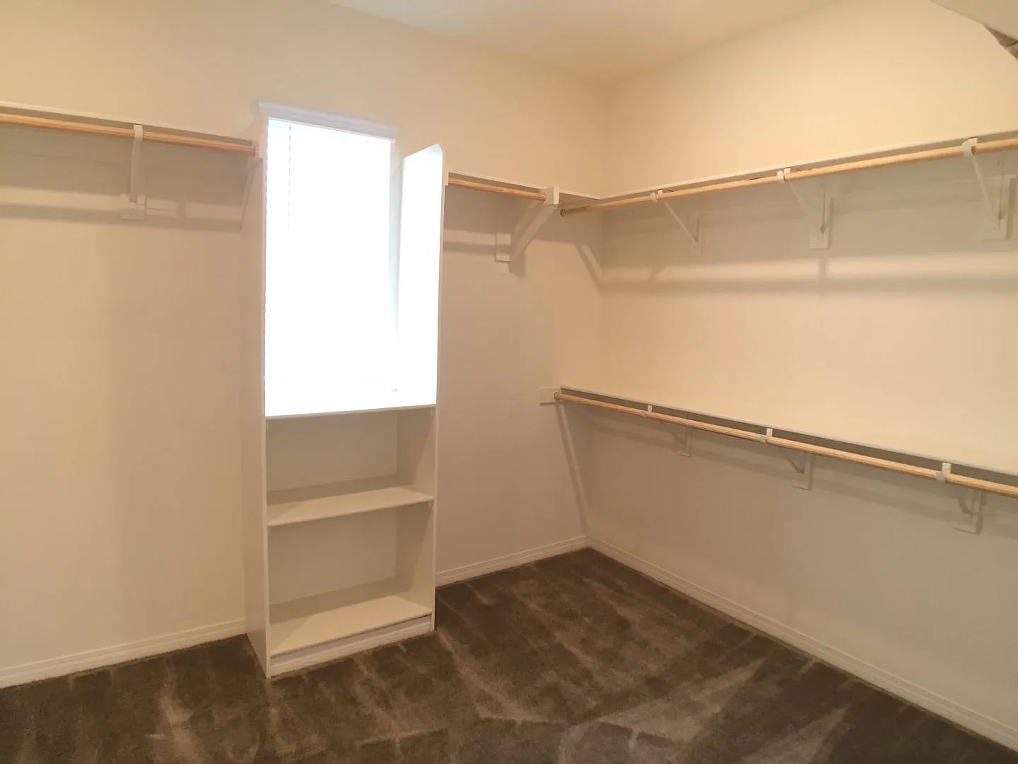 4 bed, 3.5 bath, 2462 sqft, $3,600 — Photo 4