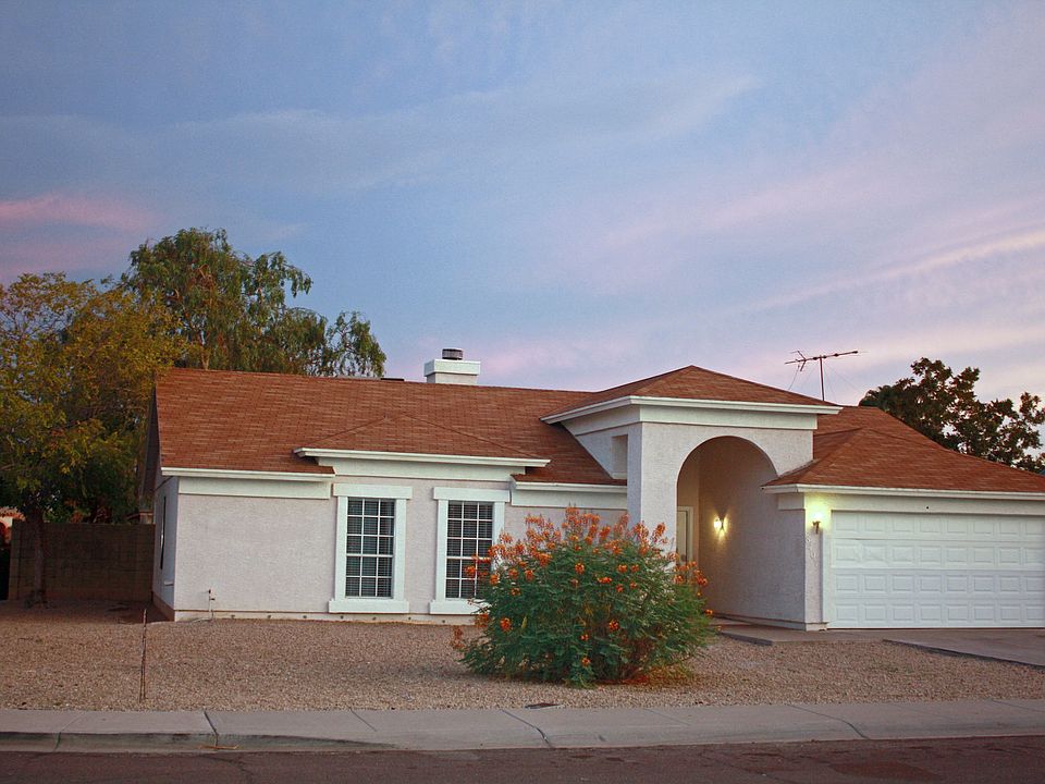 1st image of 8407 W Sunnyslope Ln