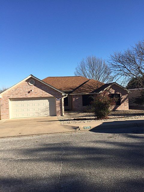 1st image of 629 Oak Hollow Dr