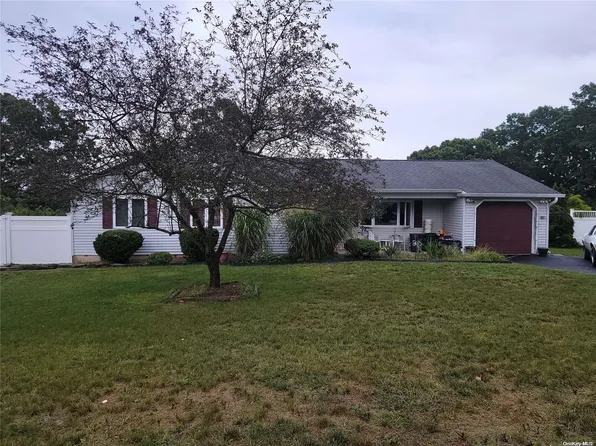 26 Cherry Street, Selden, NY 11784