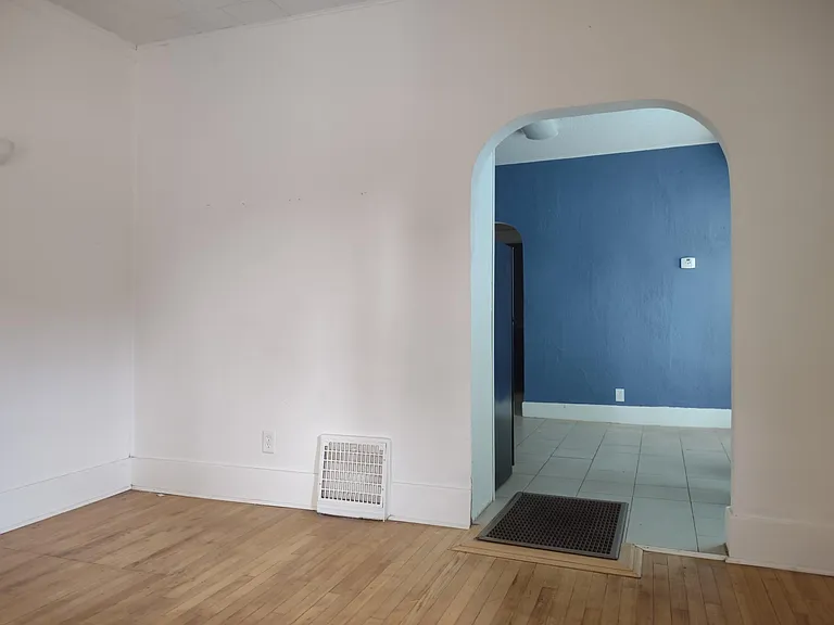 928 E 16th Ave — Photo 3