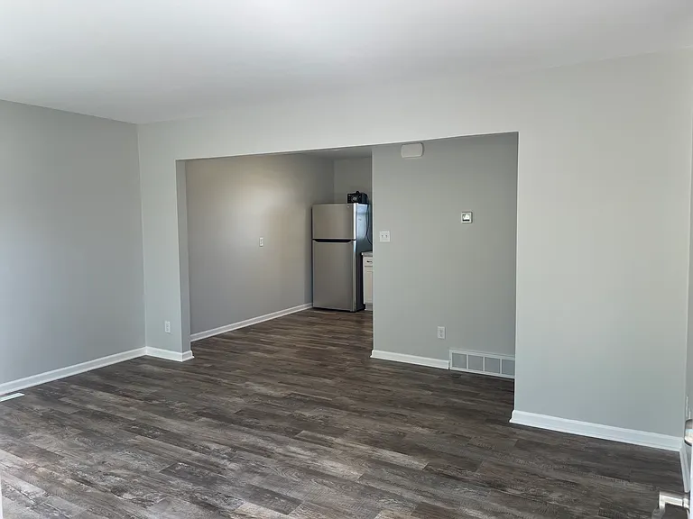 1707 Pennoyer Ave — Photo 7