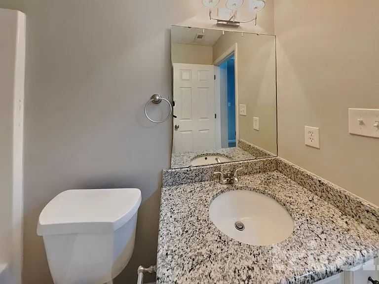 3328 Neptune Dr — Photo 15