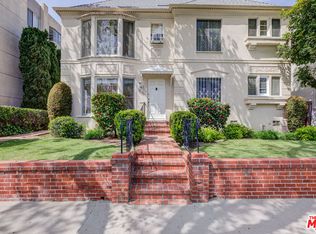 141 S Canon Dr #B, Beverly Hills, CA 90212