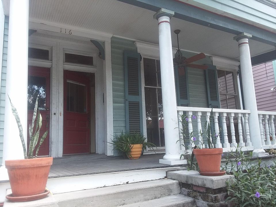 Front entrance from Anderson Street with nice comfortable porch