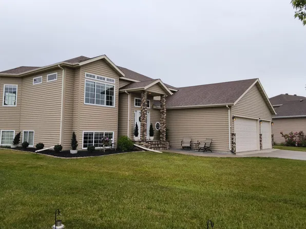 5002 45th Ave S, Fargo, ND 58104