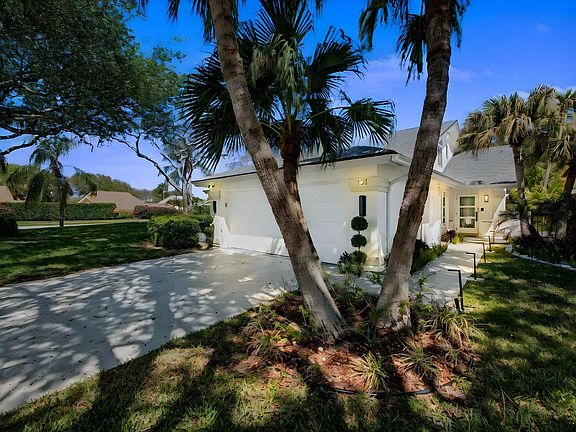 2nd image of 101 Dunes Edge Road