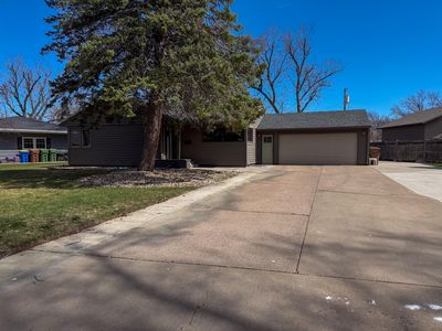 360 McClellan Dr, Huron, SD, 57350