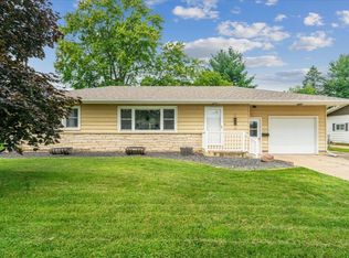 830 Southhaven Dr, Monticello, IA 52310