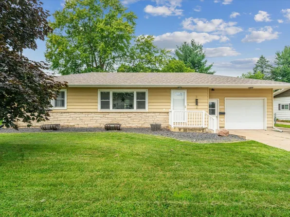 830 Southhaven Dr, Monticello, IA 52310