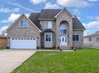 2094 Oakcrest Rd, Sterling Heights, MI 48310