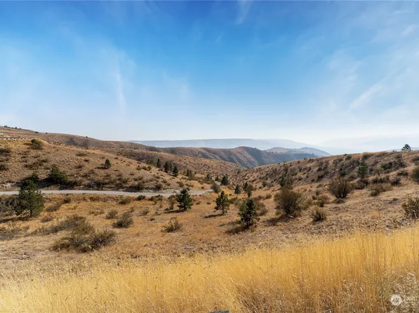490 Hawks Ridge Road, Chelan, WA 98816