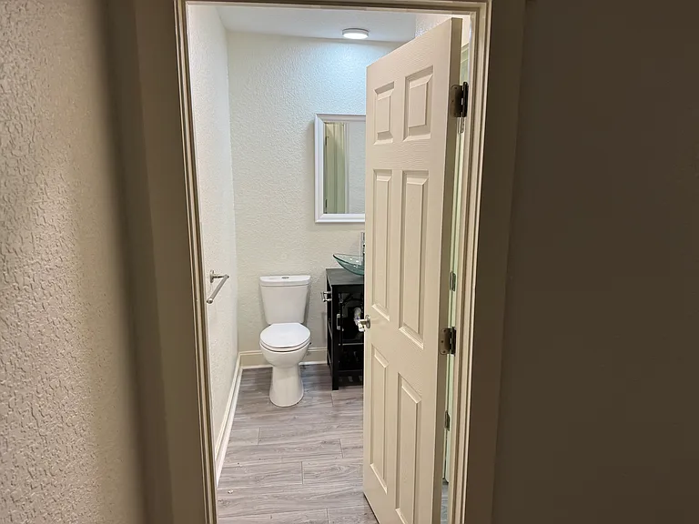 1011 N Valderas St — Photo 16