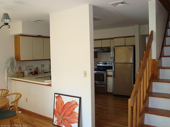 Open Kitchen & Dining Area