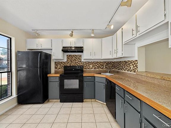 3rd image of 19 Moore Lane #11B