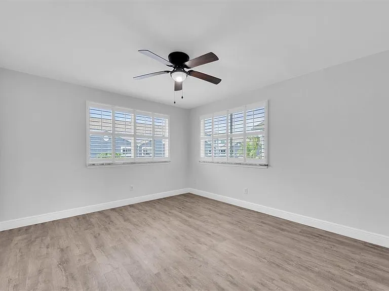802 Hidden Harbour Dr — Photo 32