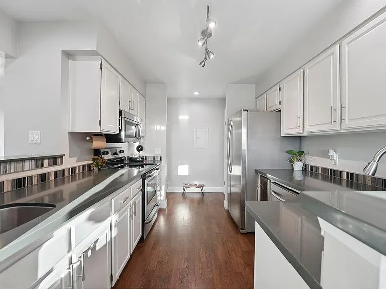 10834 NE 68th St #B6 — Photo 10
