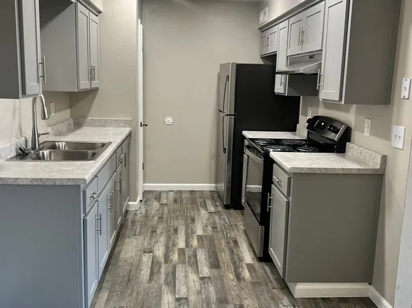 Meadowbrook Apartments, 683 N Haney Ave #2205, Reedley, CA 93654