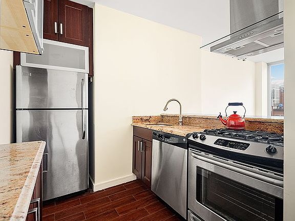 3rd image of 360 E 88th St APT 6D