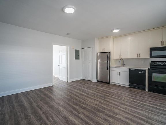3rd image of 8401 Byron Ave Unit 11-8401-11