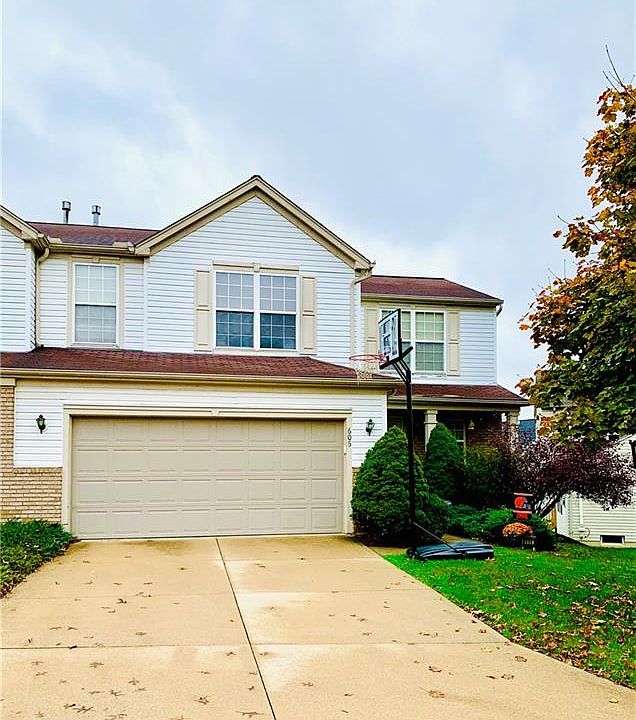 1st image of 605 Canterbury Ln