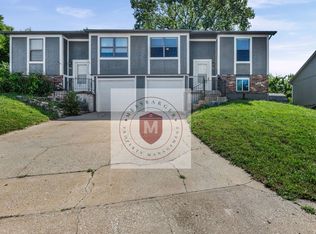 425 Castle Dr, Bonner Springs, KS 66012