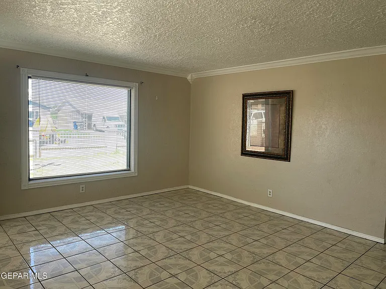 252 Trinity Pl — Photo 2