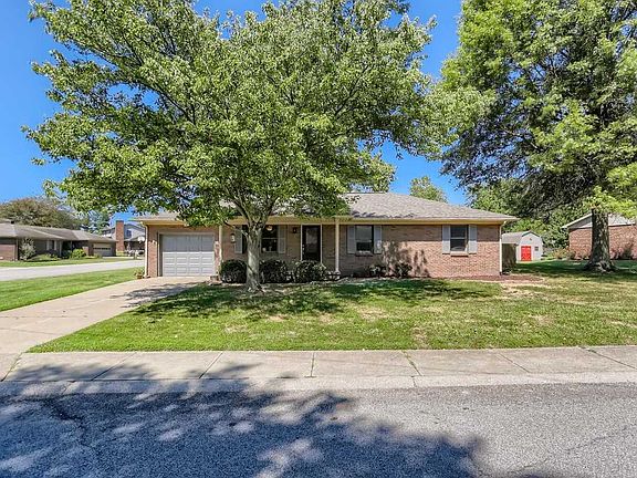3rd image of 1711 Bannerstone Dr