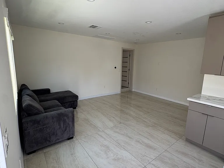 8342 Wilbur Ave — Photo 11