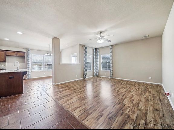 5th image of 10413 S Nathan St
