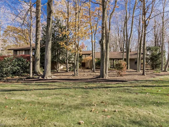 31920 Creekside Dr, Pepper Pike, OH 44124