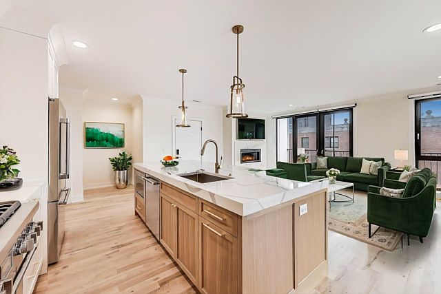 1st image of 5019 N Lincoln Ave #3N