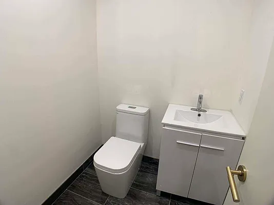 Rented by Tapiro Realty | media 8