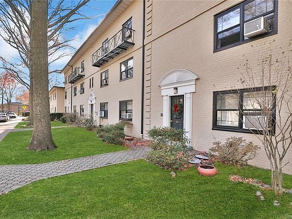 3rd image of 60 Manchester Rd #2L