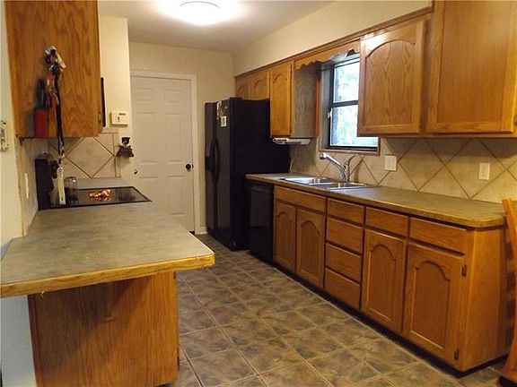 4th image of 6015 Big Springs Dr