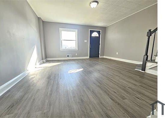 1st image of 2131 Hawthorne Rd