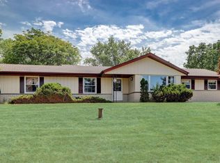 N67W29989 Hartling Rd, Hartland, WI 53029