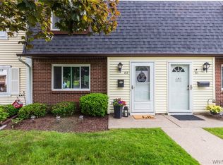 82 Parkview Ct, Lancaster, NY 14086