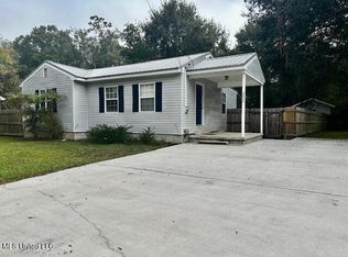 3024 Woodlawn Ave, Moss Point, MS 39563