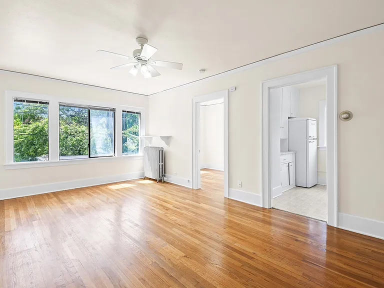 1526 SE Hawthorne Blvd #1 — Photo 3