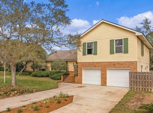 330 10th St SW, Vero Beach, FL 32962