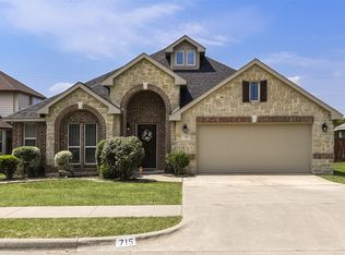 715 Lakeview Dr, Alvarado, TX 76009